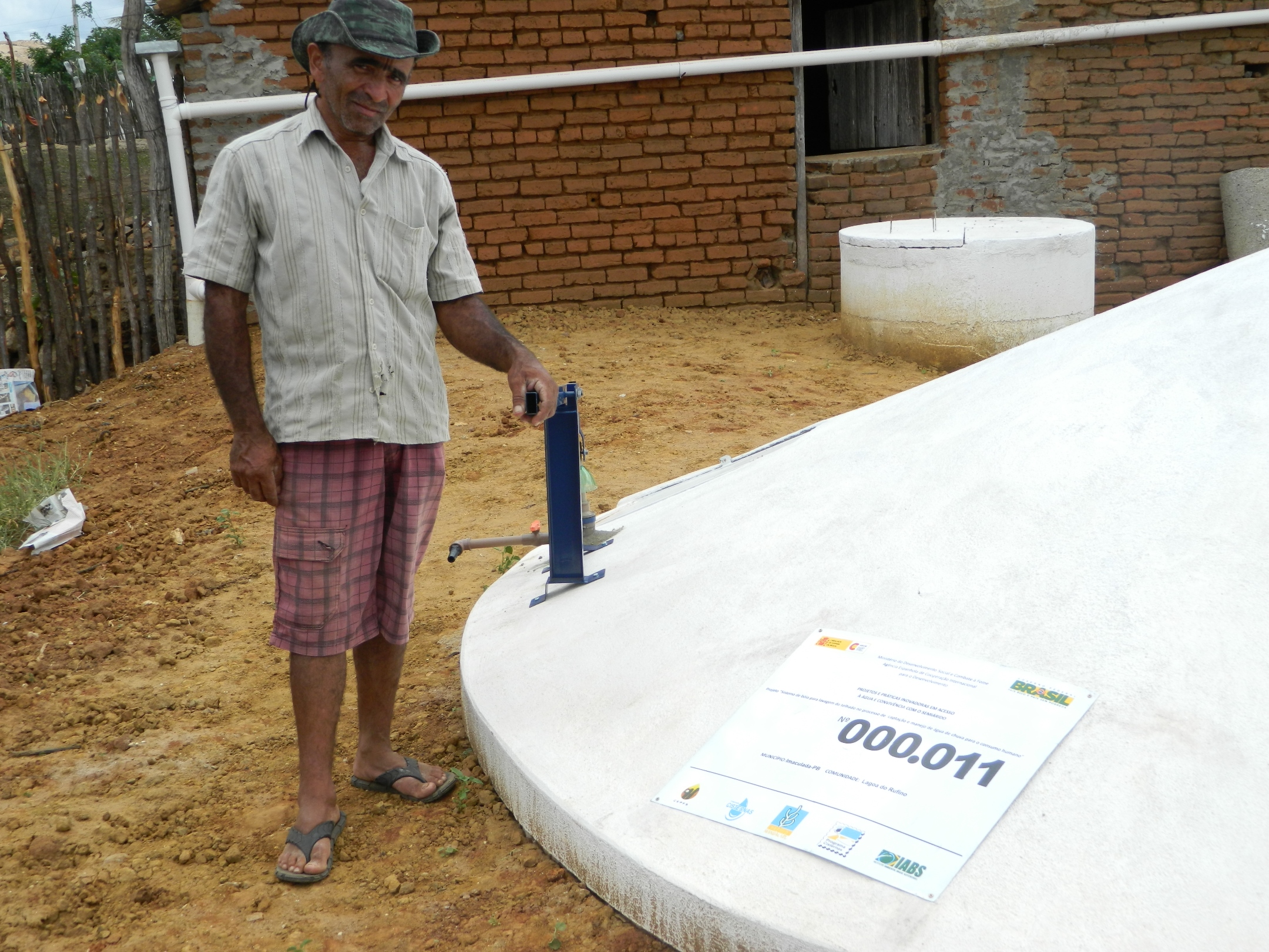 Foto de bomba instalada  em comunidade rural do município de Imaculada.JPG